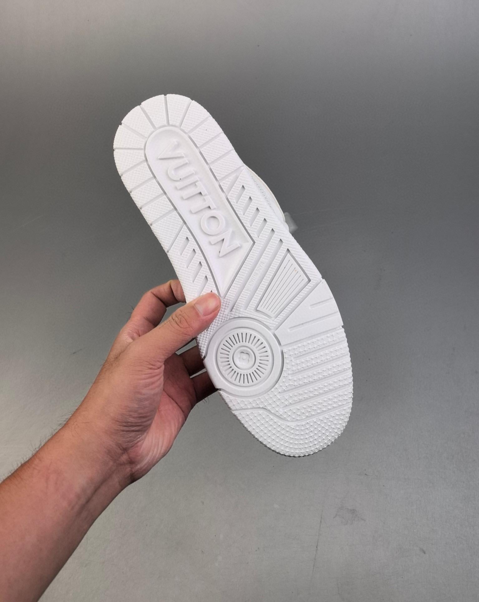 L---s V--tton Trainer Sneaker Low3 6-45