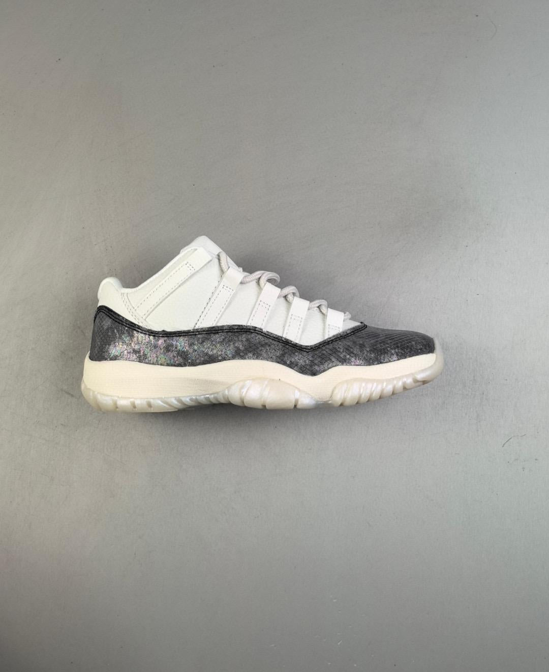 Air Jordan 11 Retro Low Year Of The Snake Cny 40-47