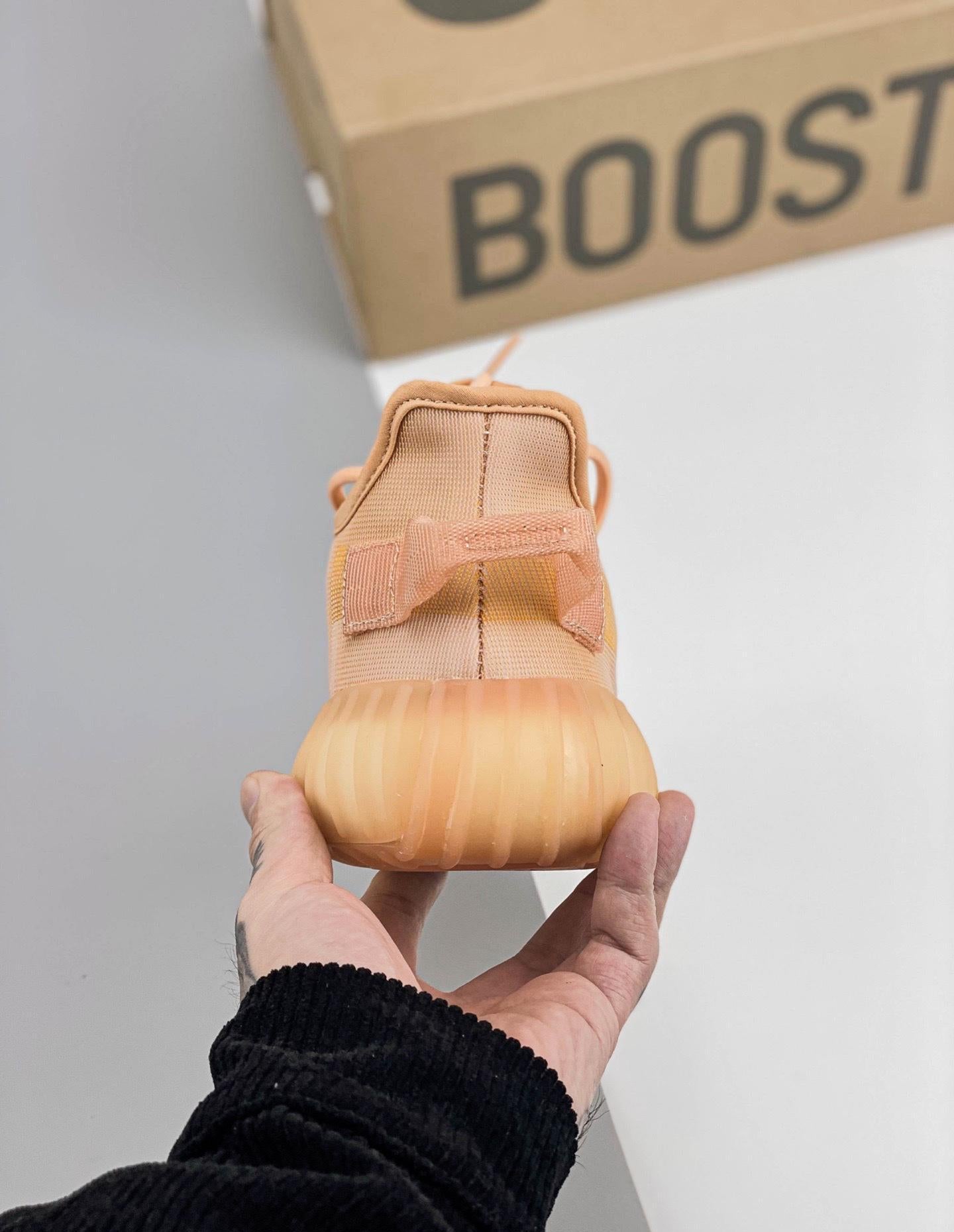 Kanye West X Yeezy Boost 350 V2ash Pearl