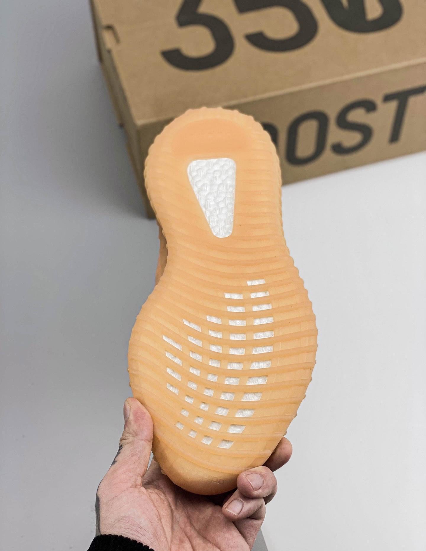 Kanye West X Yeezy Boost 350 V2ash Pearl