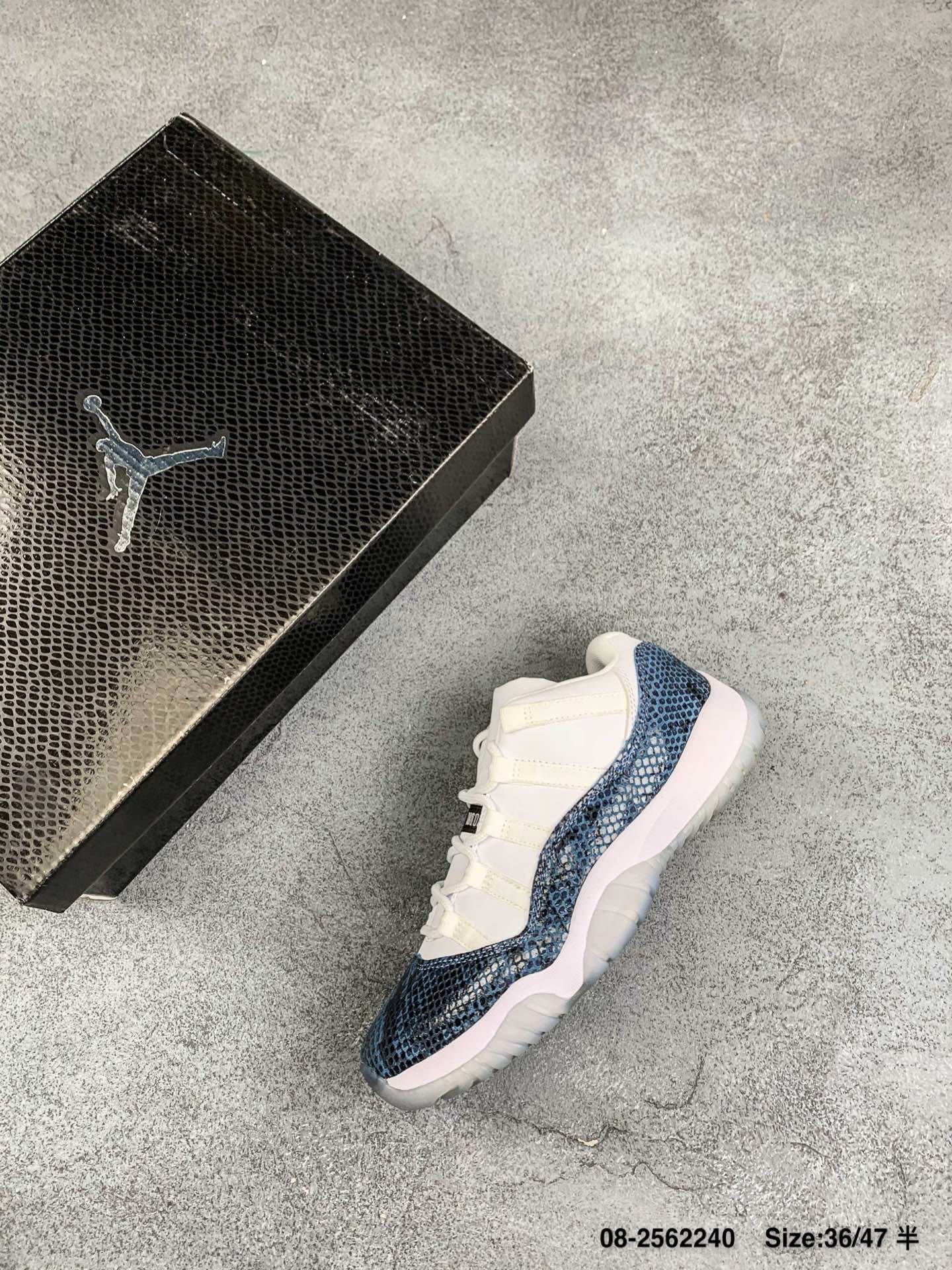 Air Jordan 11 Low