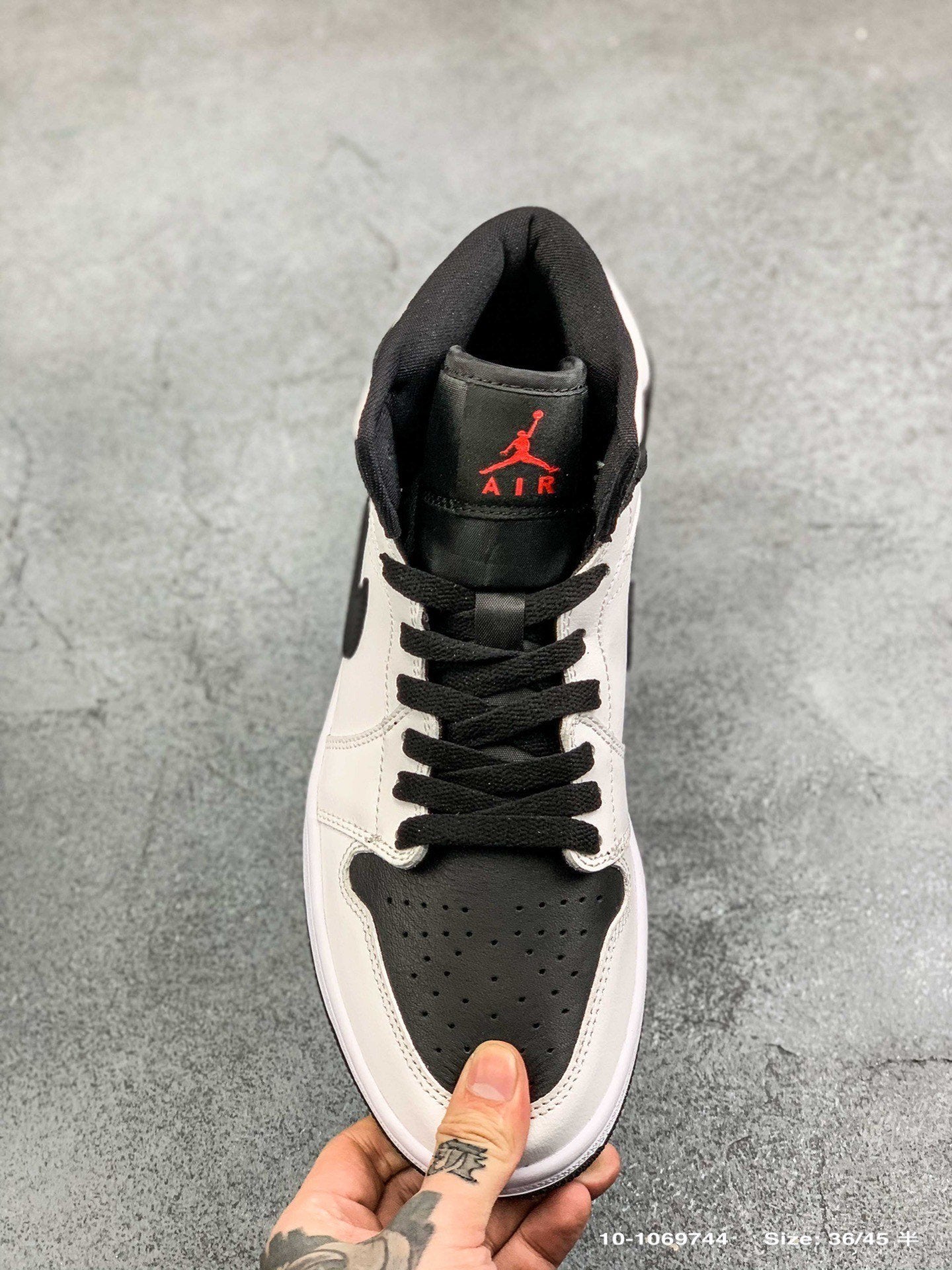 Air Jordan 1 Retro Midreverse Black Toe