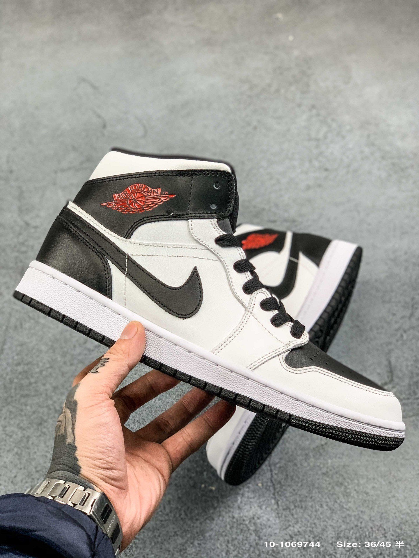 Air Jordan 1 Retro Midreverse Black Toe