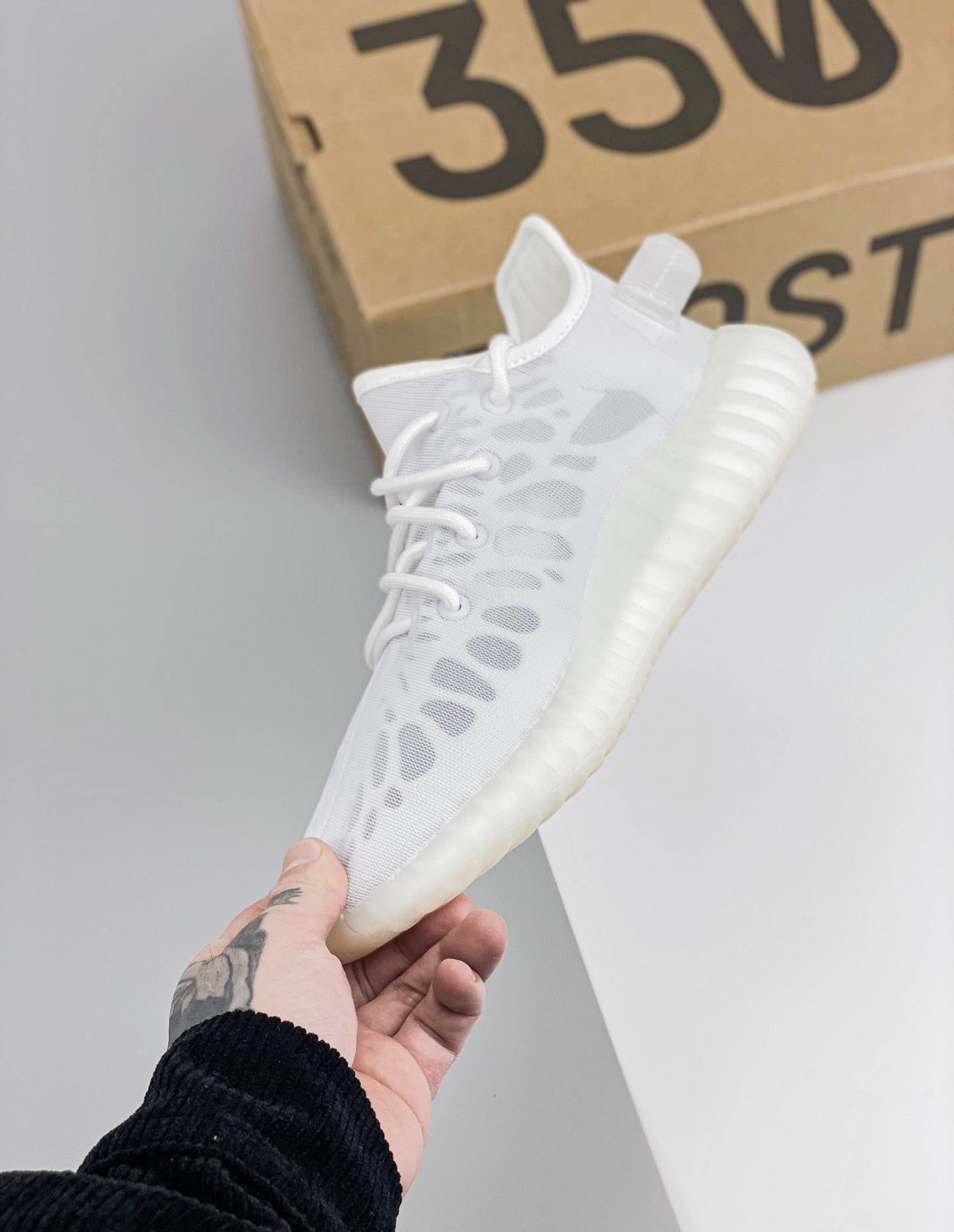 Kanye West X Yeezy Boost 350 V2ash Pearl