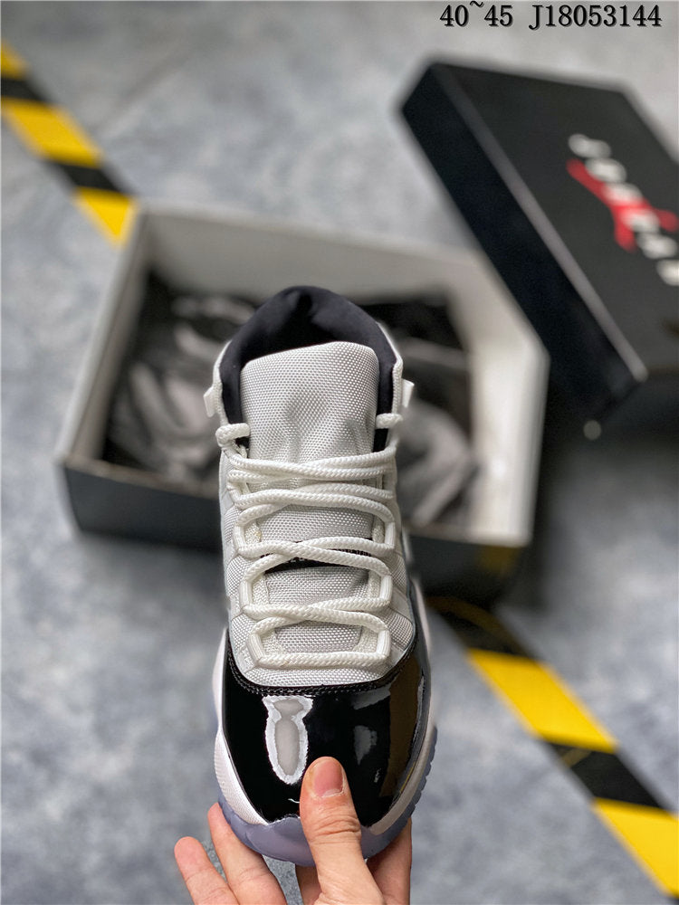 Air Jordan 11 Concord