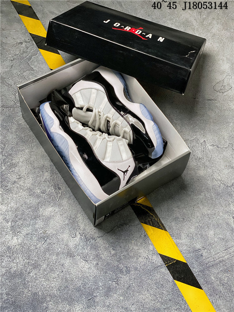 Air Jordan 11 Concord
