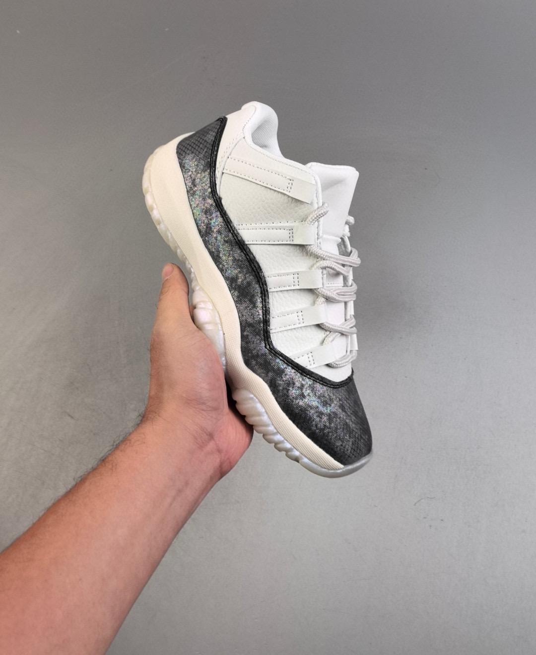Air Jordan 11 Retro Low Year Of The Snake Cny 40-47