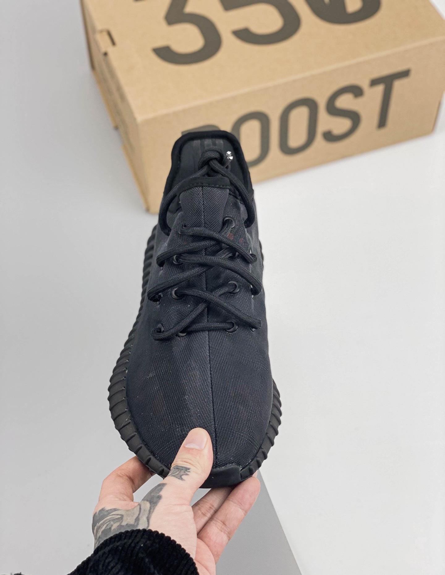 Kanye West X Yeezy Boost 350 V2ash Pearl