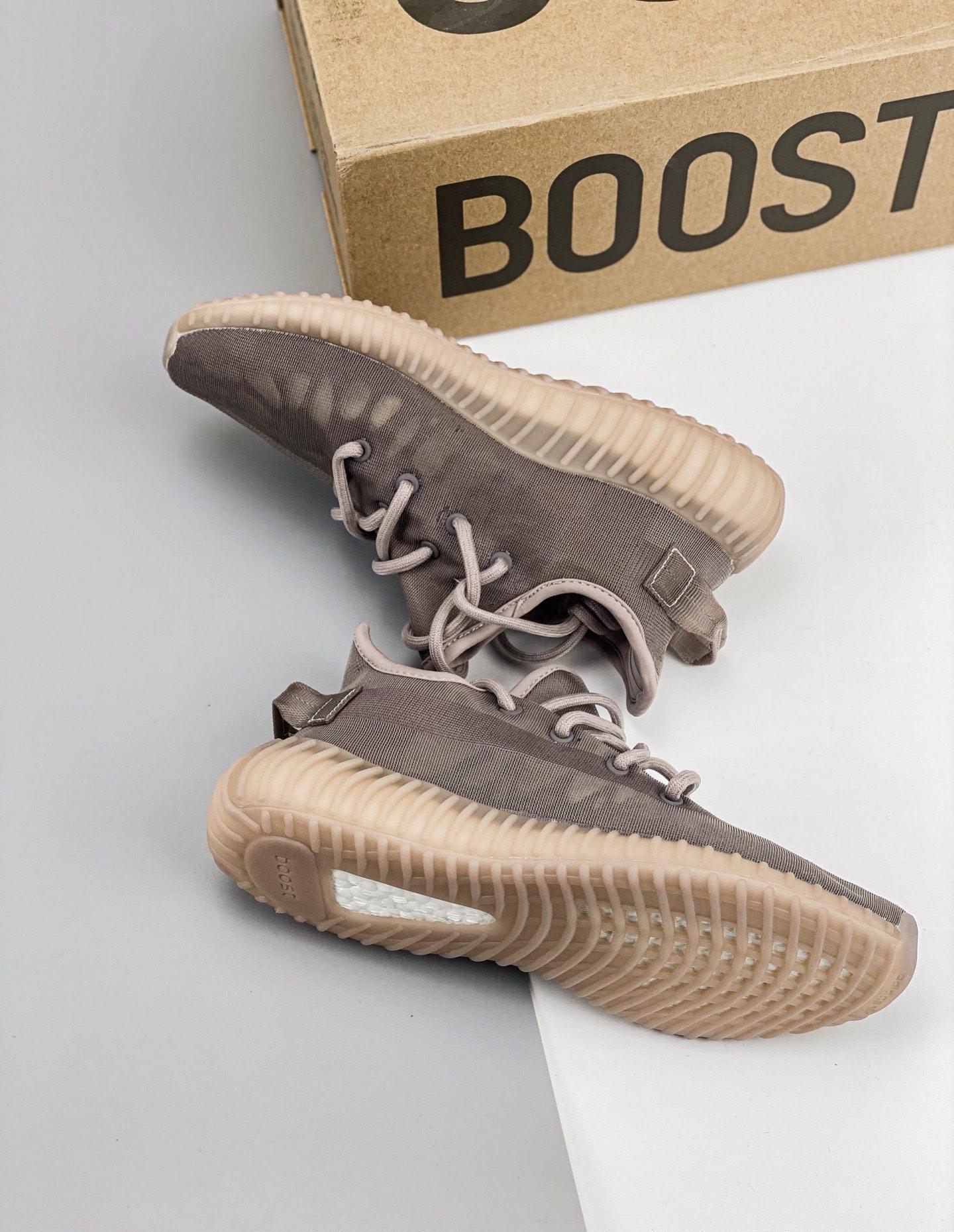 Kanye West X Yeezy Boost 350 V2ash Pearl
