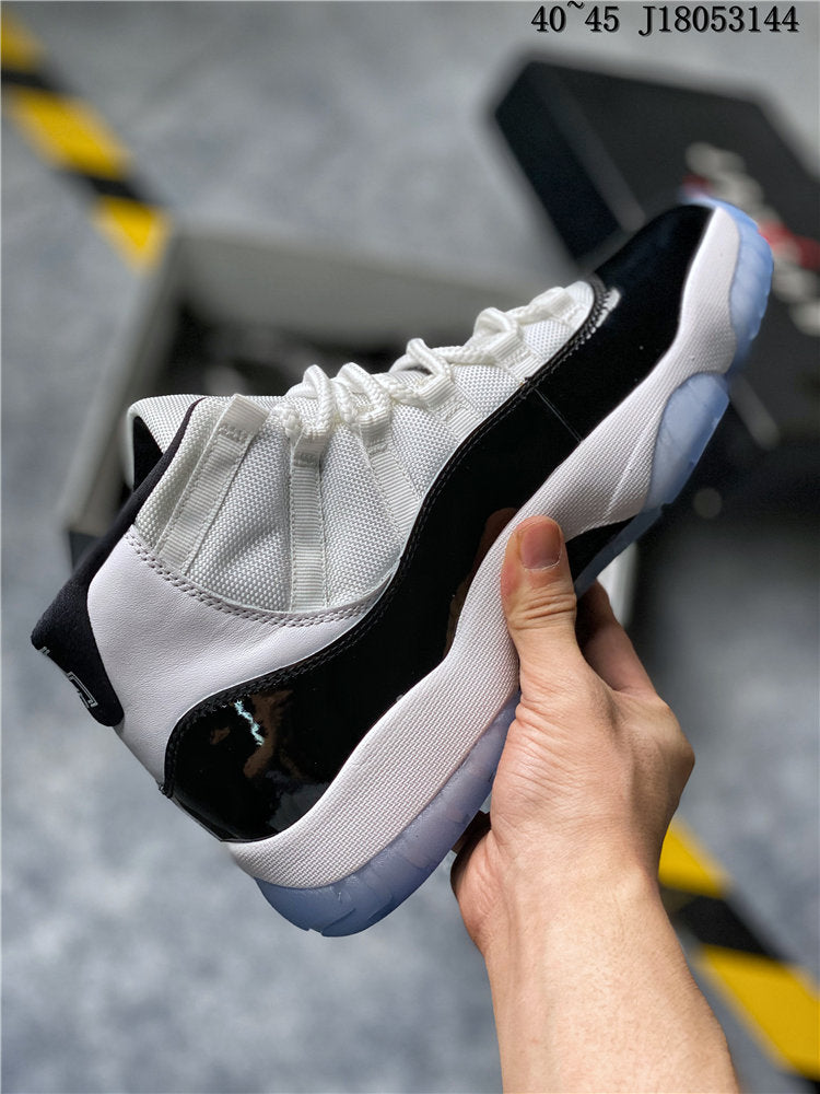 Air Jordan 11 Concord