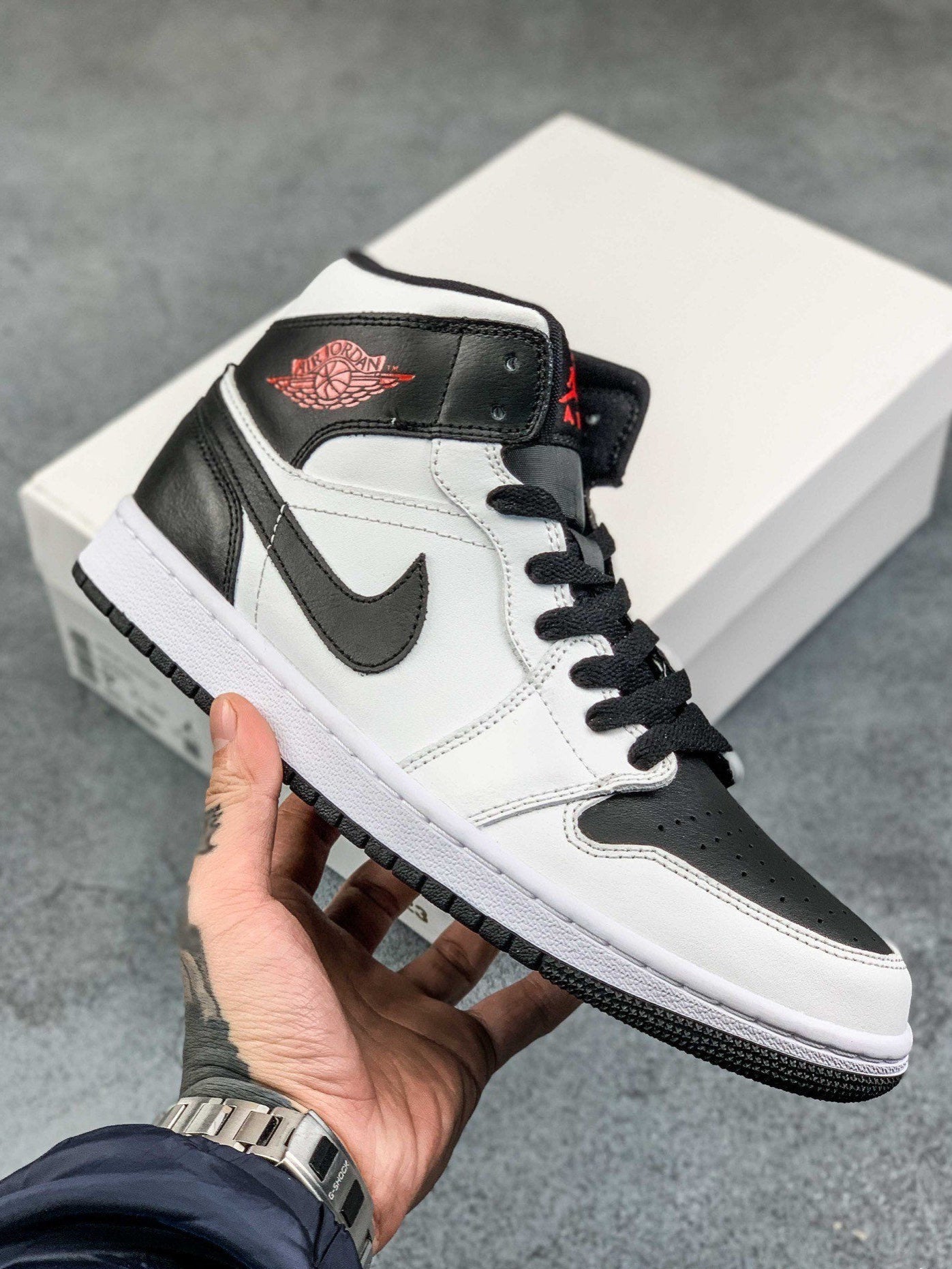 Air Jordan 1 Retro Midreverse Black Toe