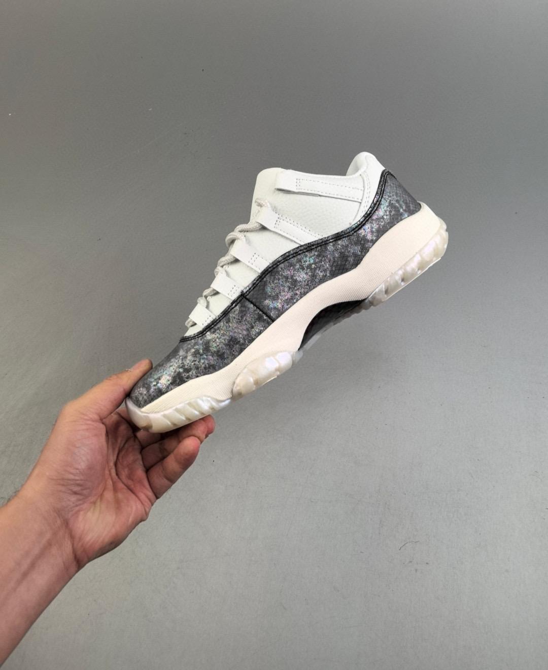 Air Jordan 11 Retro Low Year Of The Snake Cny 40-47