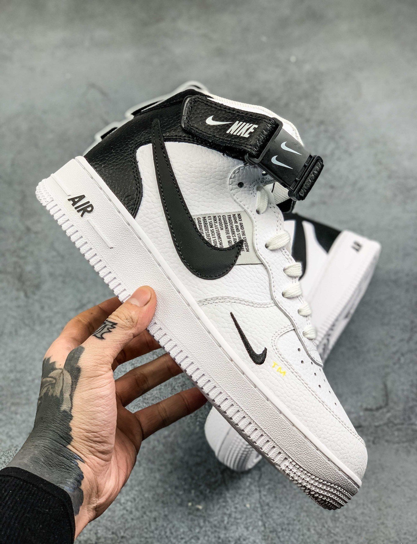 Air Force 1 Mid 07 Lv8