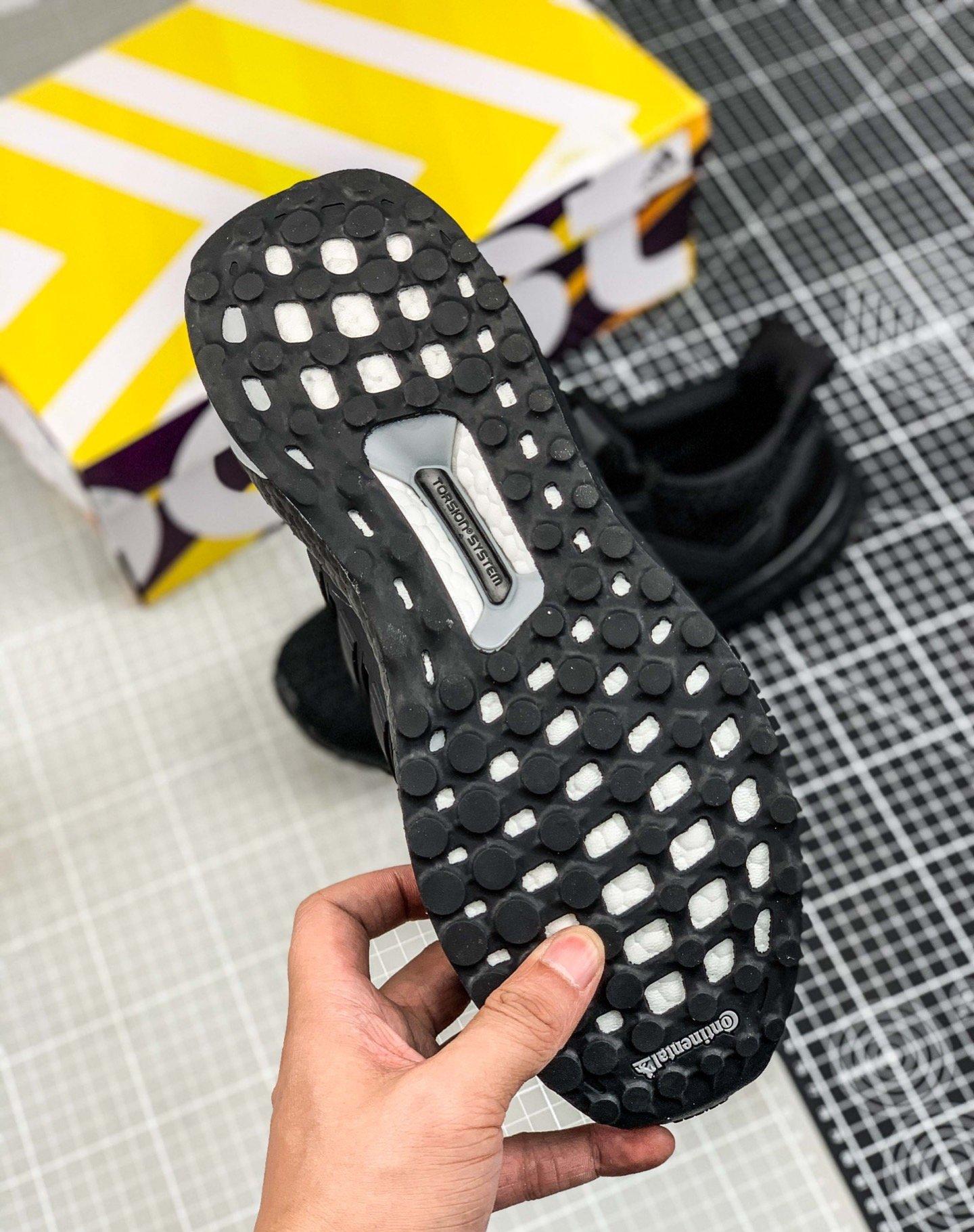 Ultra Boost 40