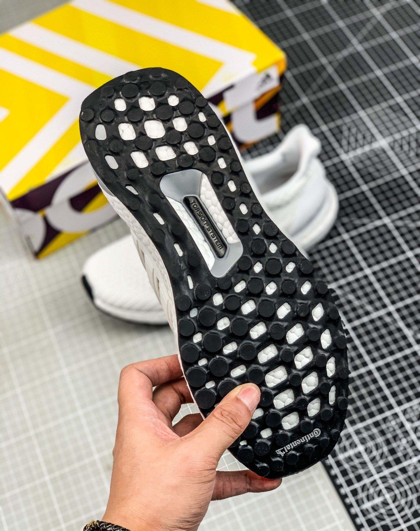 Ultra Boost 40